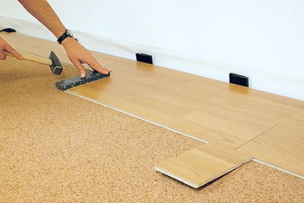 Как выровнять бетонный пол под ламинат